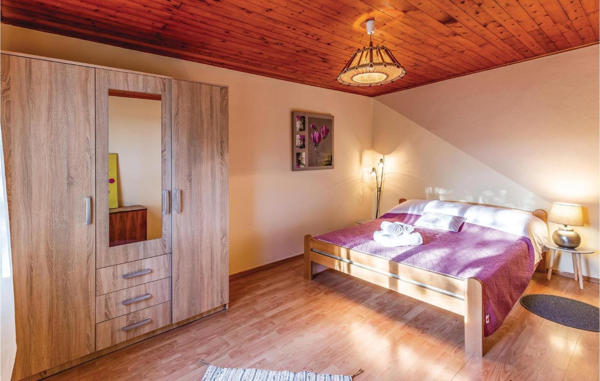 1 Bedroom Pet Friendly Home In Šišan Eksteriør bilde