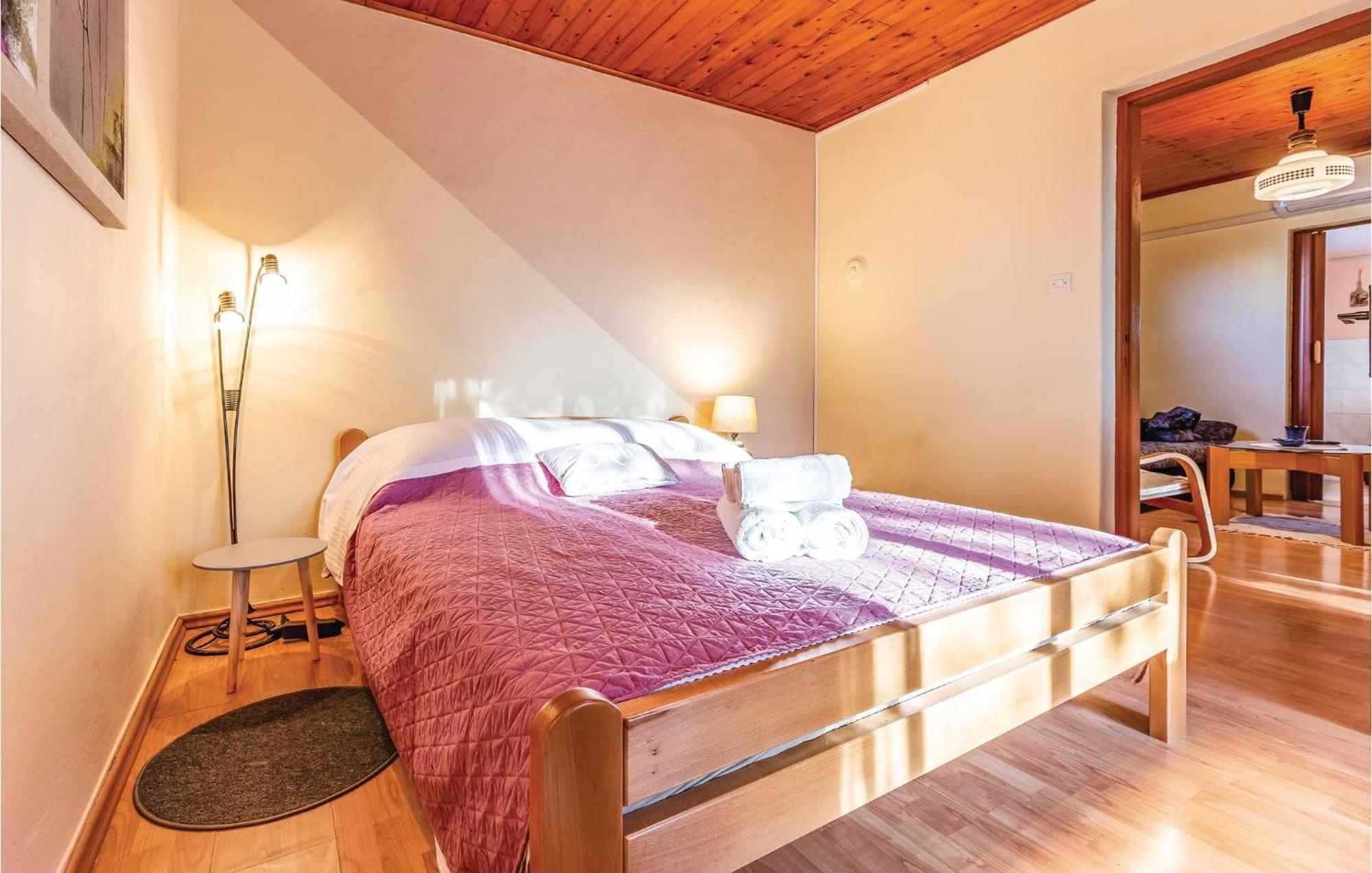 1 Bedroom Pet Friendly Home In Šišan Eksteriør bilde