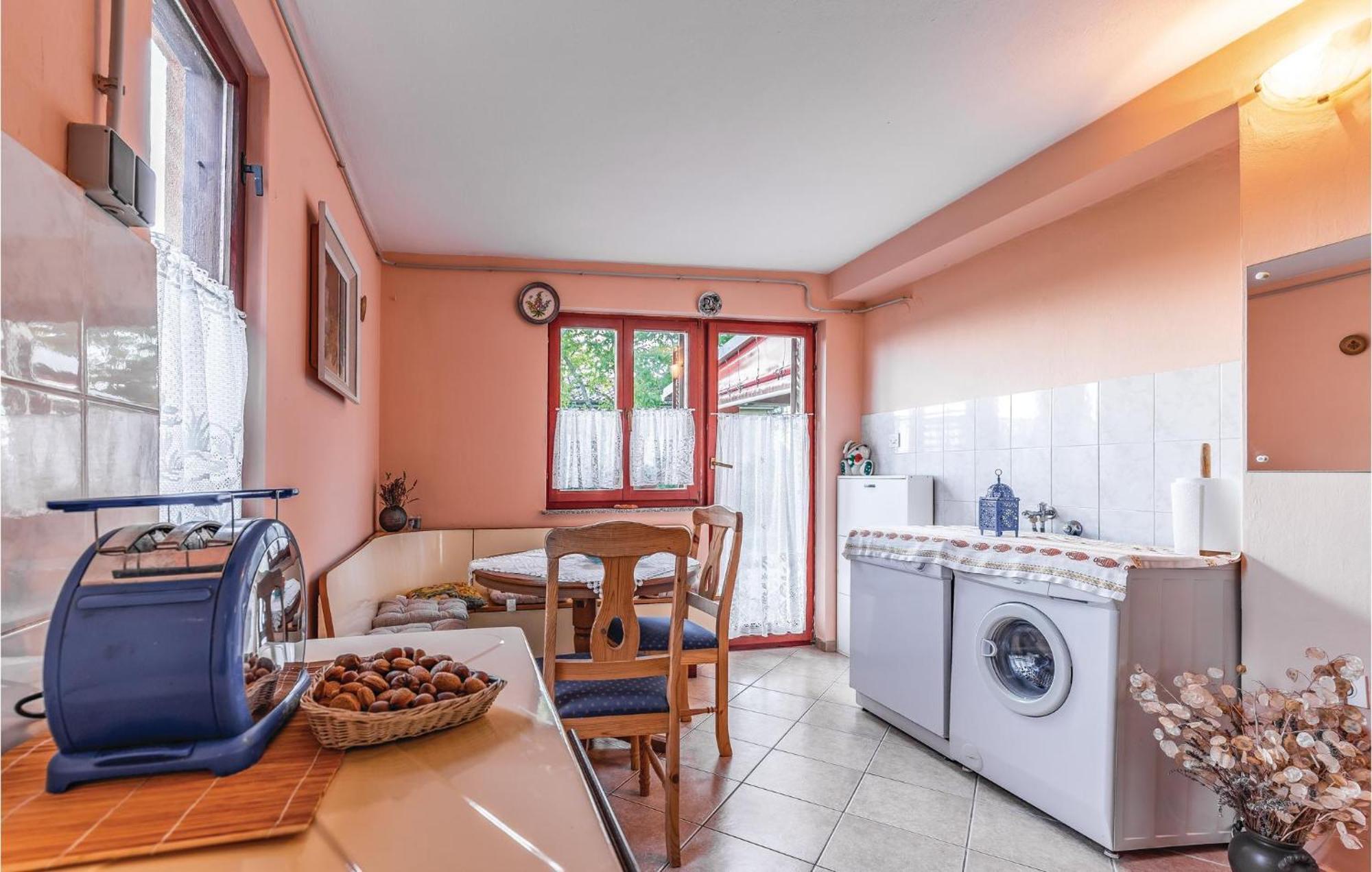 1 Bedroom Pet Friendly Home In Šišan Eksteriør bilde