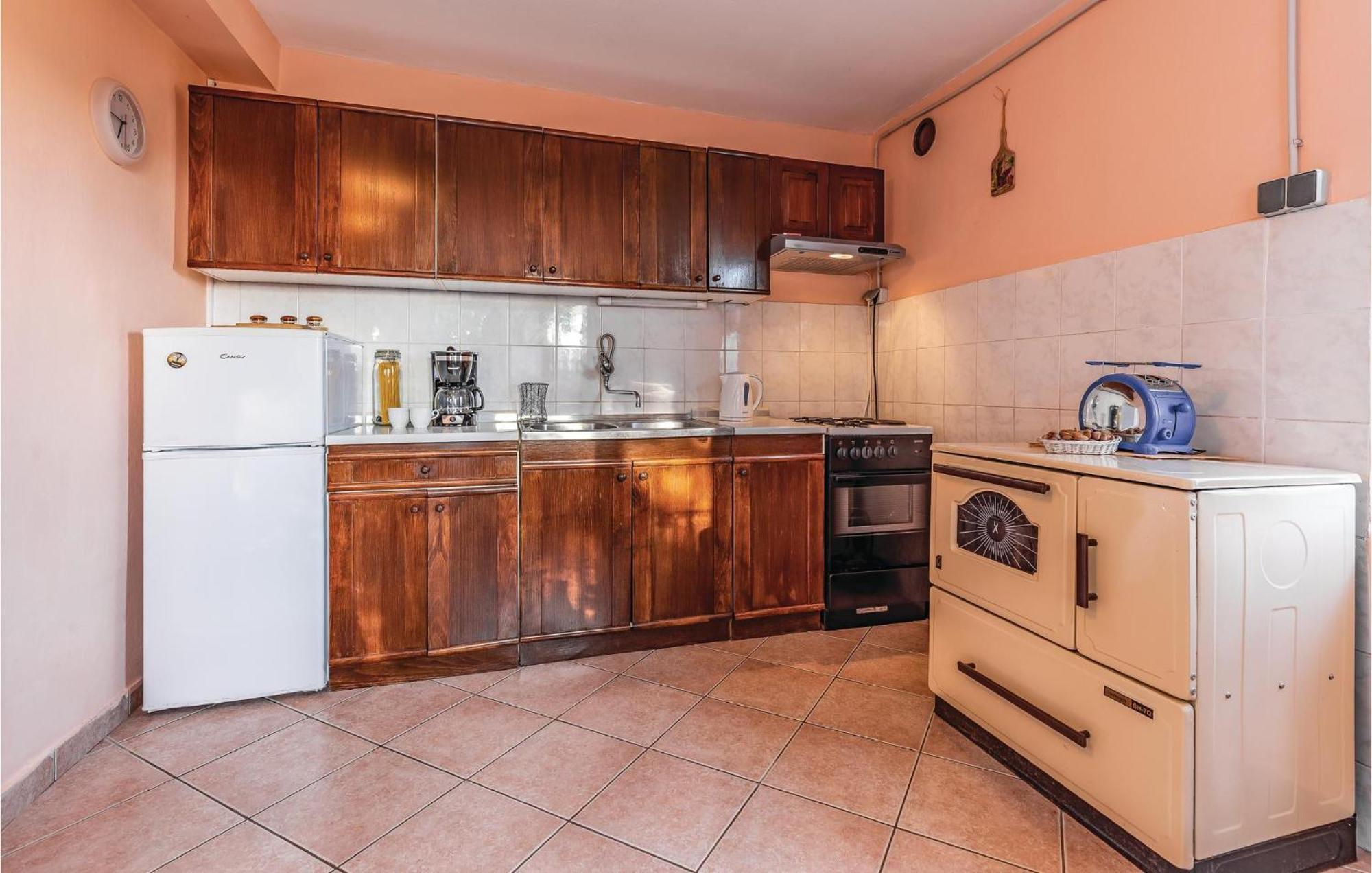 1 Bedroom Pet Friendly Home In Šišan Eksteriør bilde