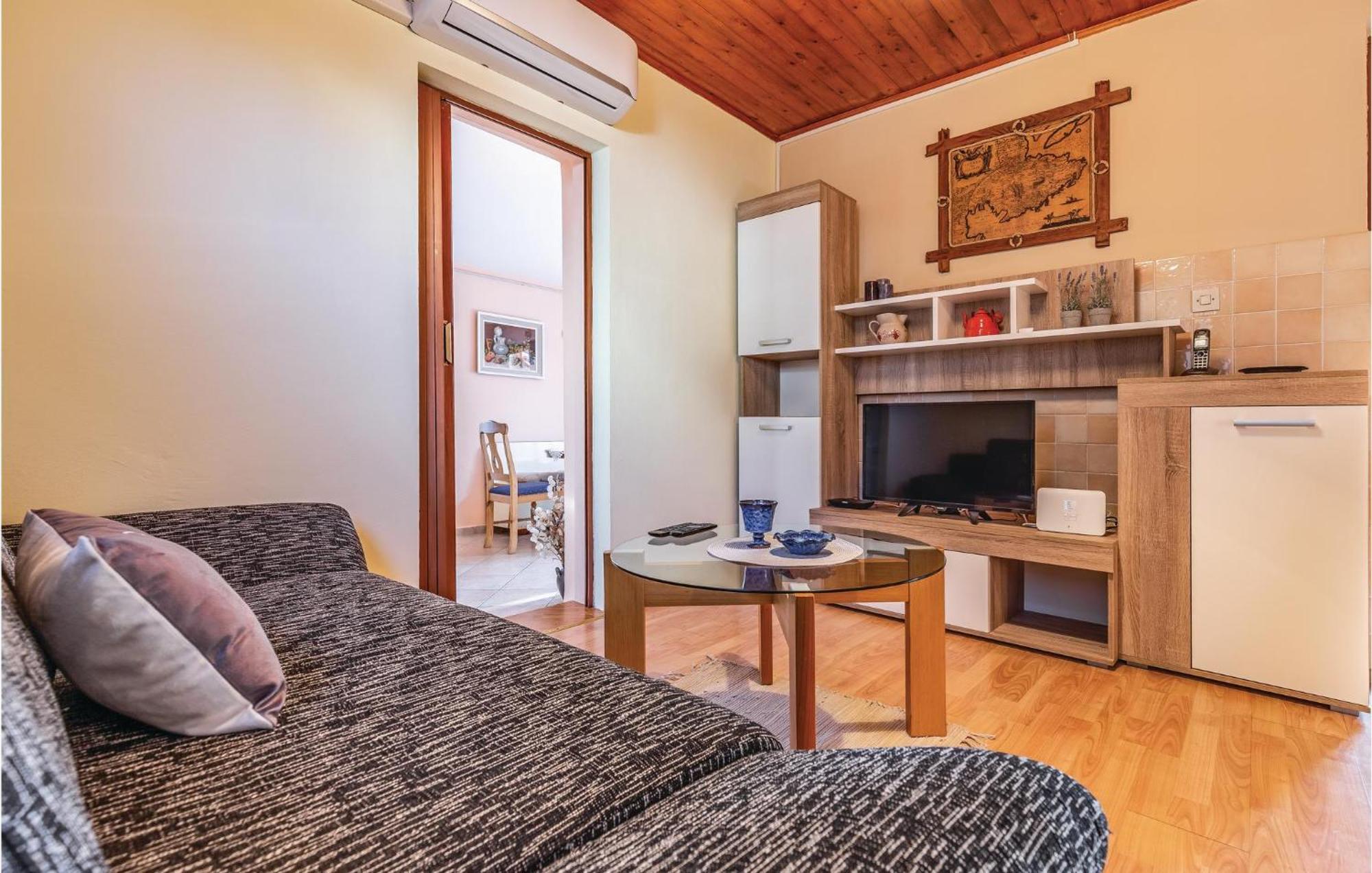 1 Bedroom Pet Friendly Home In Šišan Eksteriør bilde