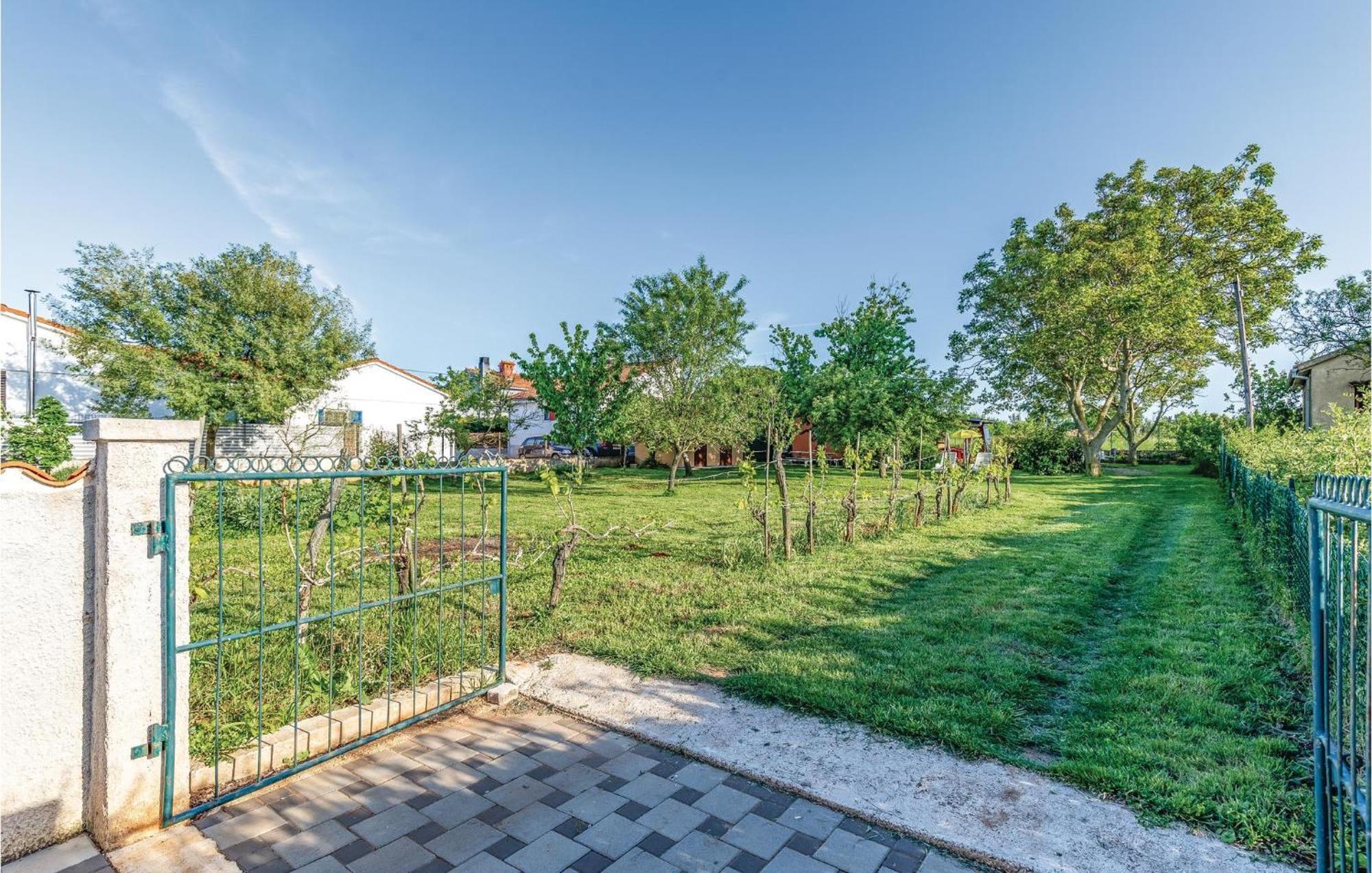 1 Bedroom Pet Friendly Home In Šišan Eksteriør bilde